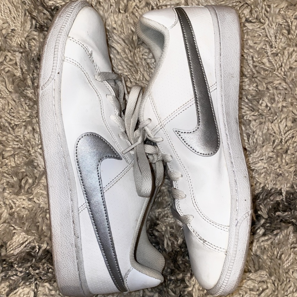 Nike Court Royale Metallic/White